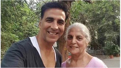 akshay kumar mom